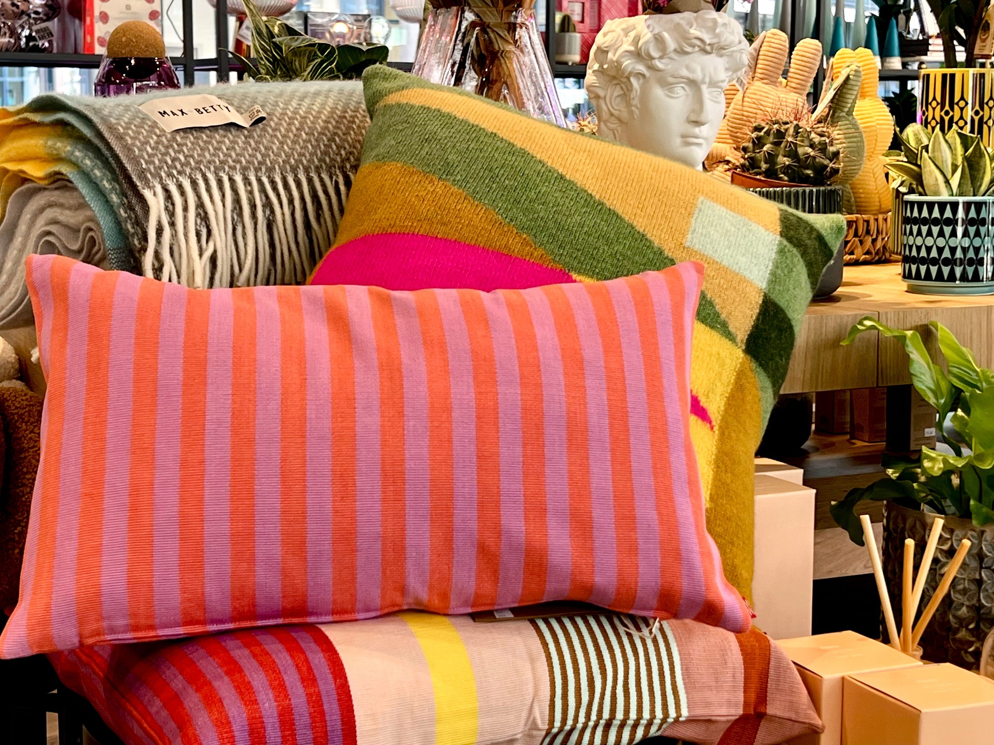 Home Decor & Gifts