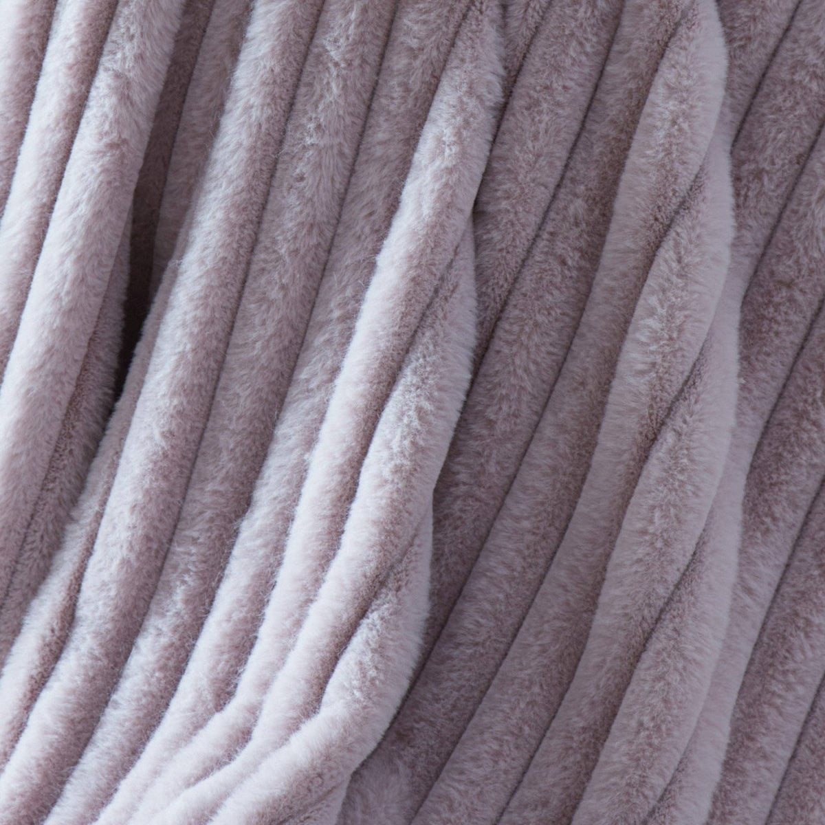 Morritz Throw by Appletree Hygge in Mauve 130 x 180cm