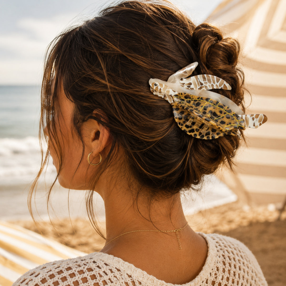 Beige Turle Novelty Hairclip