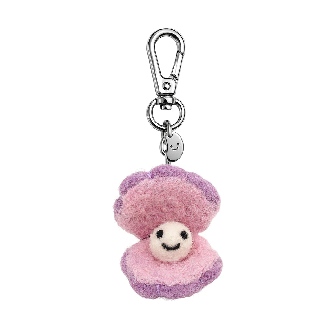 Clemmie The Clam Felt Keychain - Silly Beans