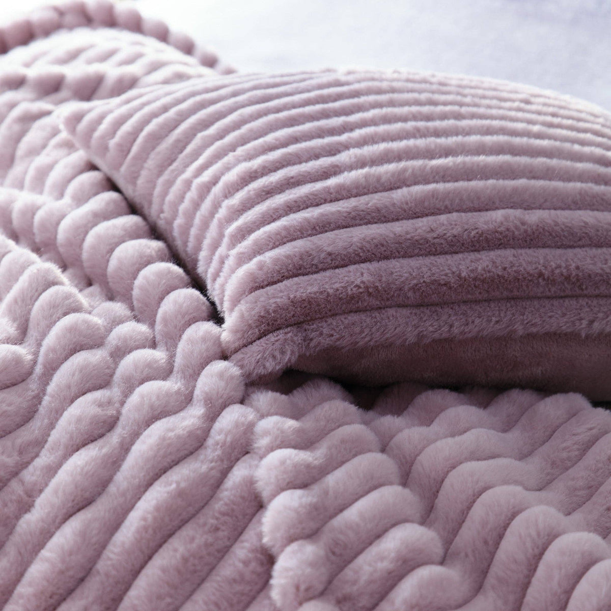 Morritz Throw by Appletree Hygge in Mauve 130 x 180cm