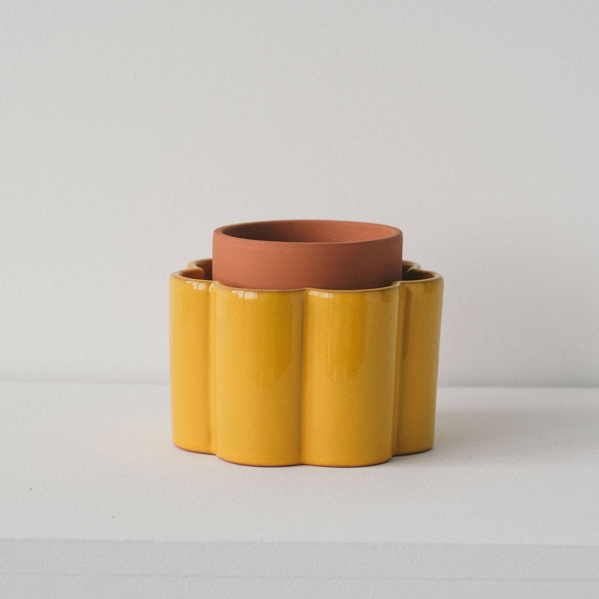 Self-watering pot Paula - Mustard yellow