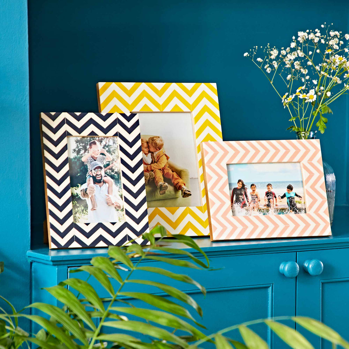 Handmade Chevron Patterned Photo Frame: Pink - 6x4 Inch