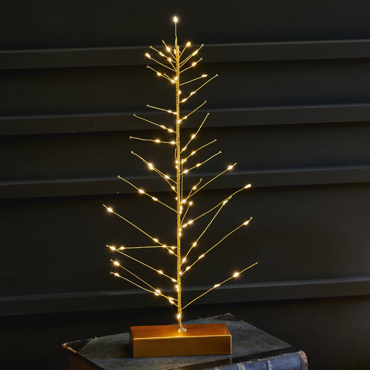 Festive Tree: Black