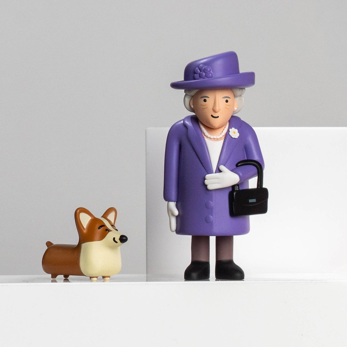 Queen Elizabeth & Royal Corgi – London Souvenir  Best Seller: Green
