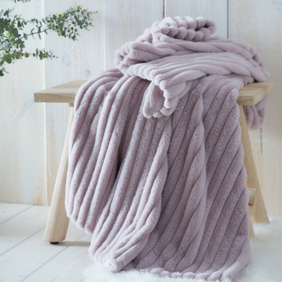 Morritz Throw by Appletree Hygge in Mauve 130 x 180cm