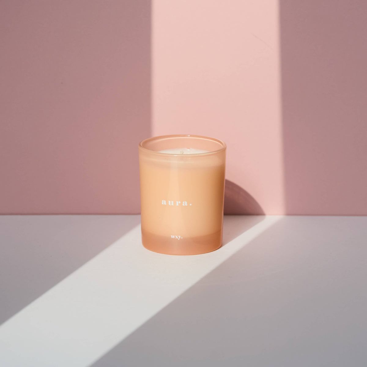 Aura 7oz Candle - White Woods &amp; Amber Down
