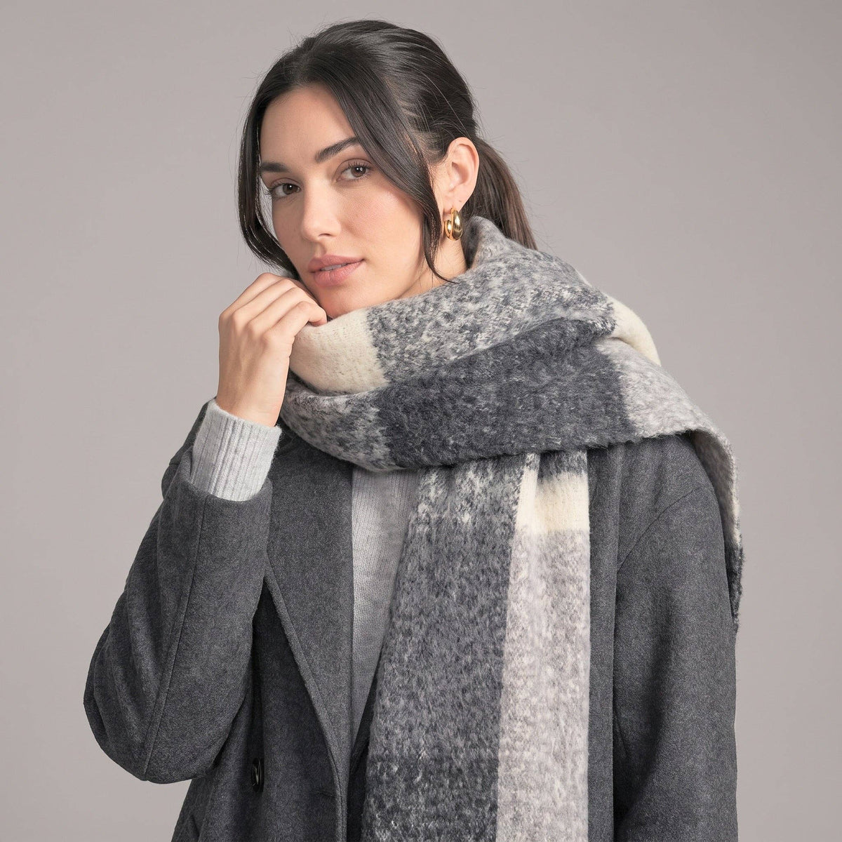 Yara Black Square Colour Block Heavyweight Scarf: One-size