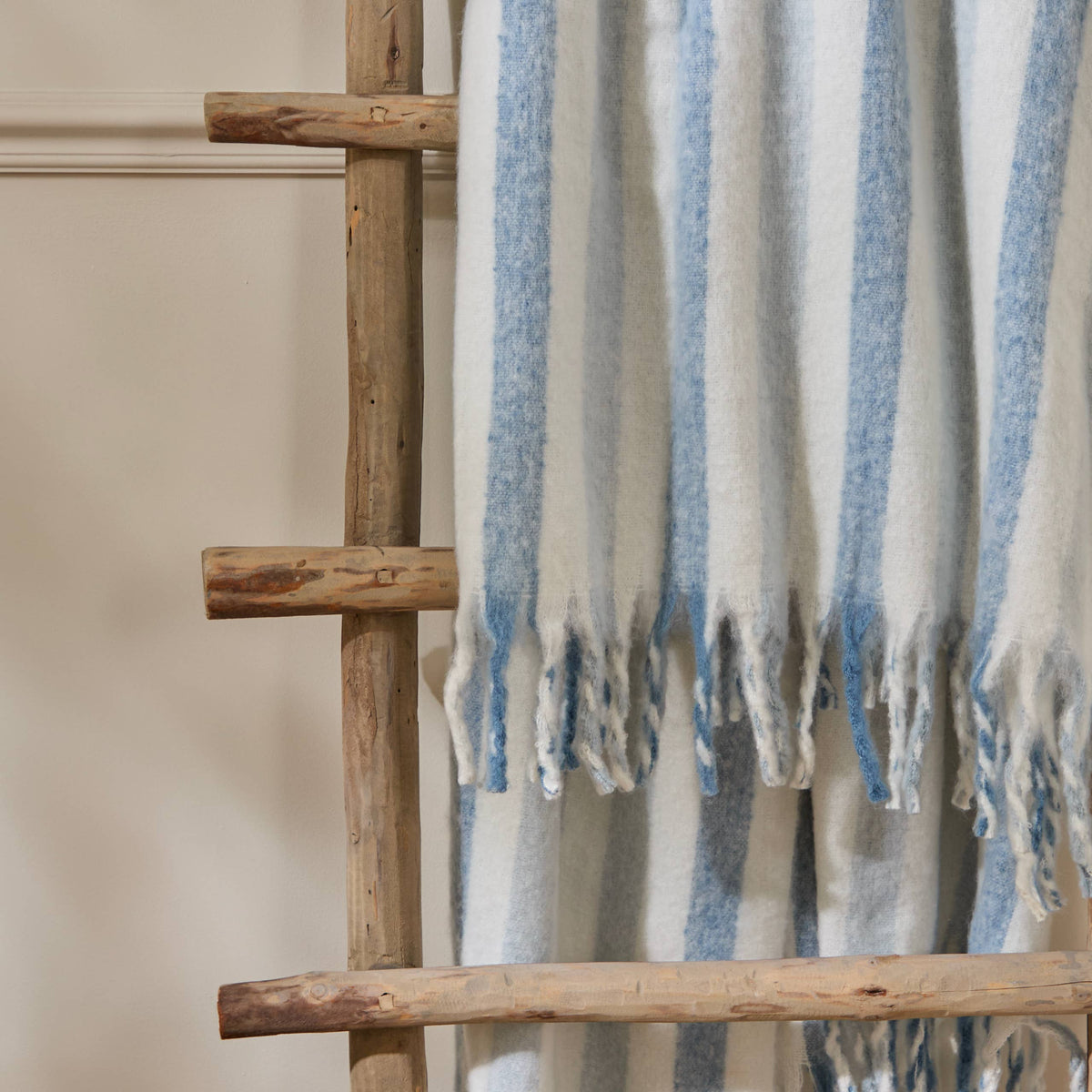 Beechwood Woven Stripe Throw Sky Blue: Sky Blue / 140x180