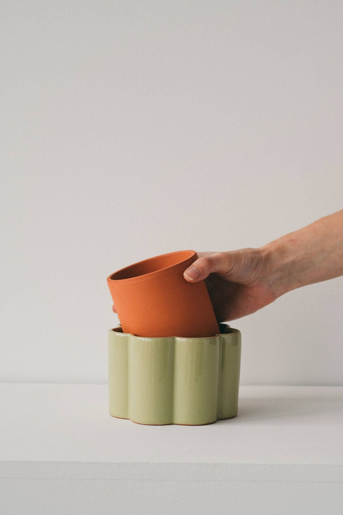 Self-watering pot Paula - Sage green