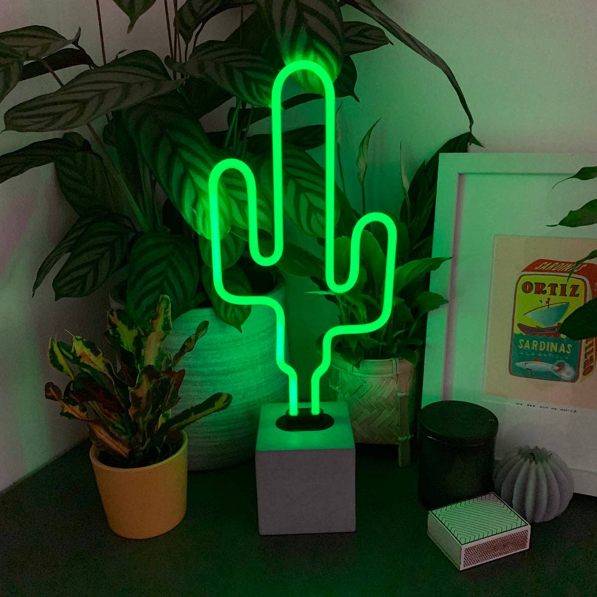 Neon &#39;Cactus&#39; Sign