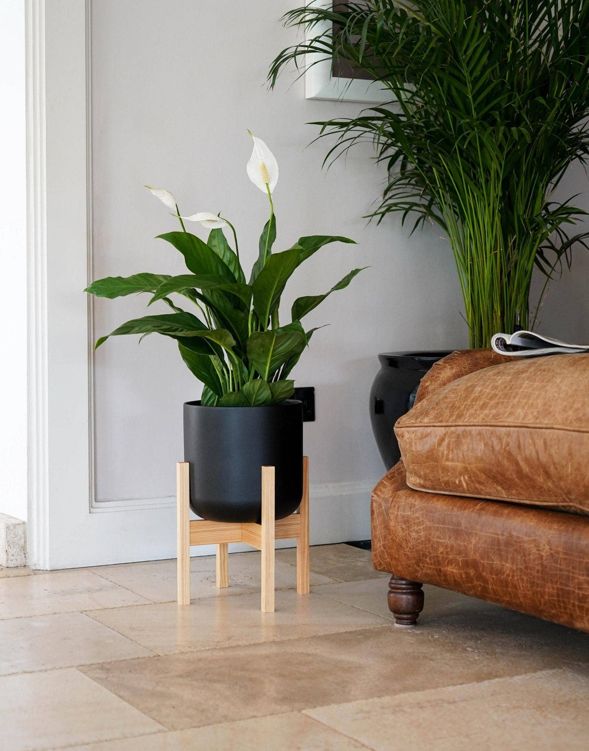 Lisbon Ceramic Indoor Planter with Wooden Stand: Anthracite / Small