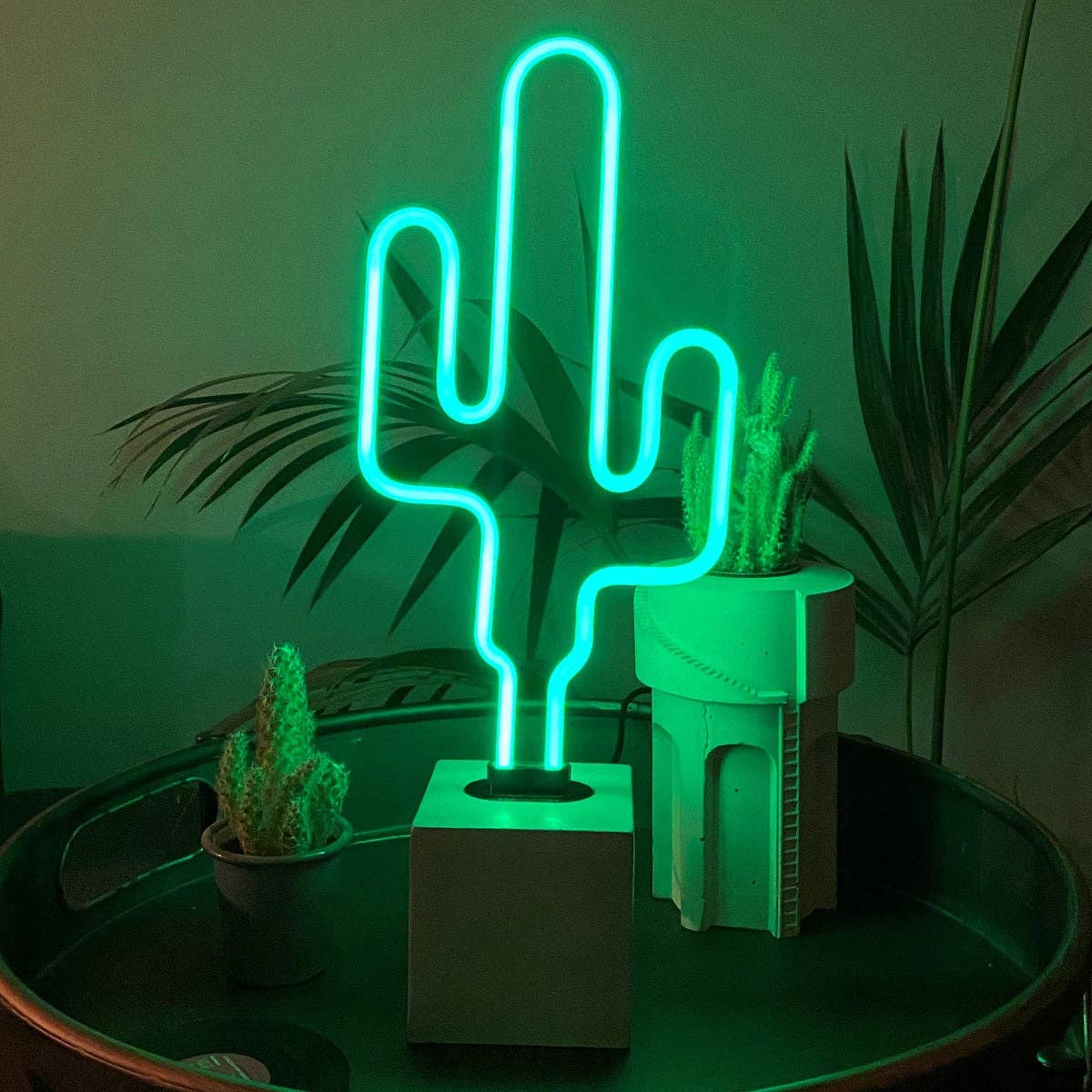 Neon &#39;Cactus&#39; Sign